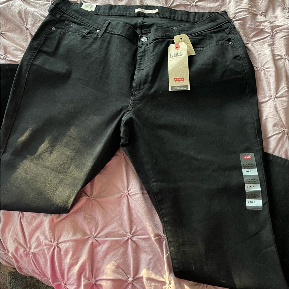 Levi's Women's Straight Leg Jeans in Black